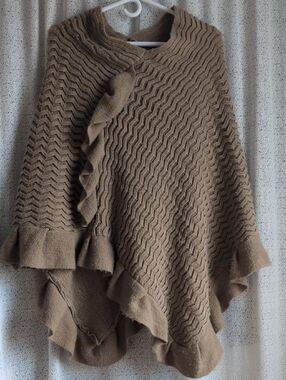 chic Brown Ruffle-Trim Knit Poncho
